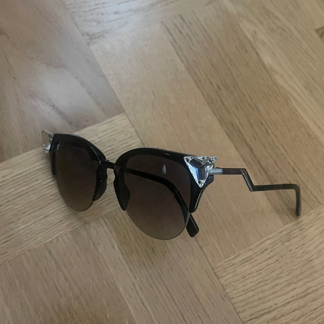 Fendi solglasögon  - 90