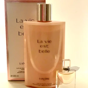 La Vie Est Belle Body Lotion - Säljer denna härliga body lotion från Lancome, tillsammans med en lite mindre tester av deras parfym✨ 90% finns kvar då den knappt varit använd. Luktar som ny 💕