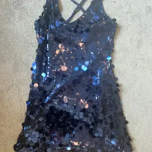 Sequins U-neckline Criss Cross Mini Dress. Size S (36). Ordered from Cider.  Wrong size.  https://www.amazon.com/CIDER-Sequins-U-Neckline-Criss-Cross/dp/B0CP8ZGF87?ref_=ast_sto_dp&th=1&psc=1