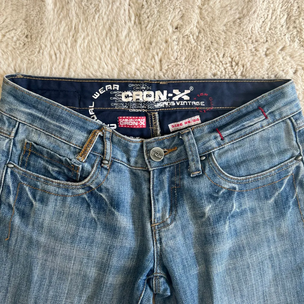 Lågmidjade jeans från CronX som är försmå, har därav inga bilder på. Dragkedjan e sönder o behöver fixas hos symakare!! Strl 25 32  💗💗💗. Jeans & Byxor.
