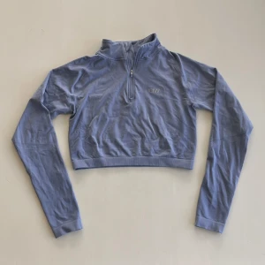 Gym topp iciw - Croppad och långärmad compression topp från Icaniwill. Använd fåtal gånger. Som nyskick. 