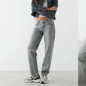 Säljer dessa grå jeans från Gina då de inte kommer till användning längre, de är knappt använda och i superfint skick. Skriv för fler frågor❤️