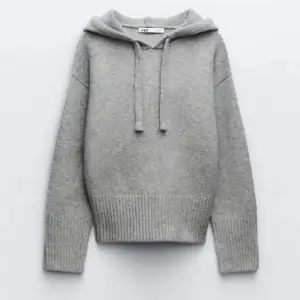 Säljer denna slutsålda stickade hoodie från zara, helt oanvänd