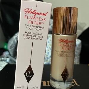 Charlotte tilbury - Säljer min Flawless filter ifrån charlotte tilbury i färgen 04 medium, Då det var en för mörkfärg Har endast swatchat den på handen  ⚠️går inte ner i pris vid snabb affären möjligtvis max 50kr⚠️