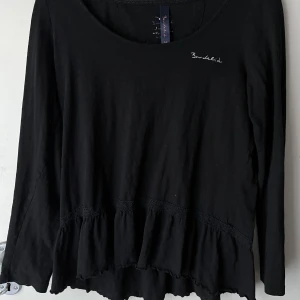 Tröja  - Svart sval tröja