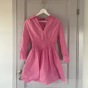 Jätte fin rosa klänning, använt fåtal gånger  Pris förhandlingsbart vid snabb affär