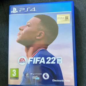 FIFA 22 - Hej Jag säljer mitt FIfa 22 då jag inte har PS4 längre. Den är i bra skick. Sedan kostar den 600 kr ny. 