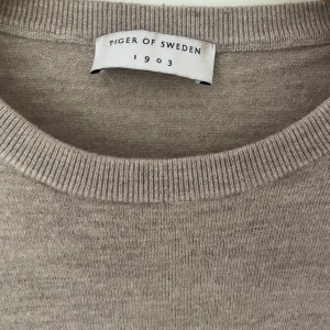 Tiger of Sweden crewneck  - Crewneck från tiger of Sweden i storlek L men mindre i storleken så mellan M och L. Hör av dig om du har några funderingar.