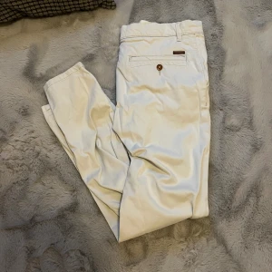 Jack & Jones Chinos - Ljusa Jack & Jones chinos🌟 Jag har bara använt dom vid ett tillfälle 