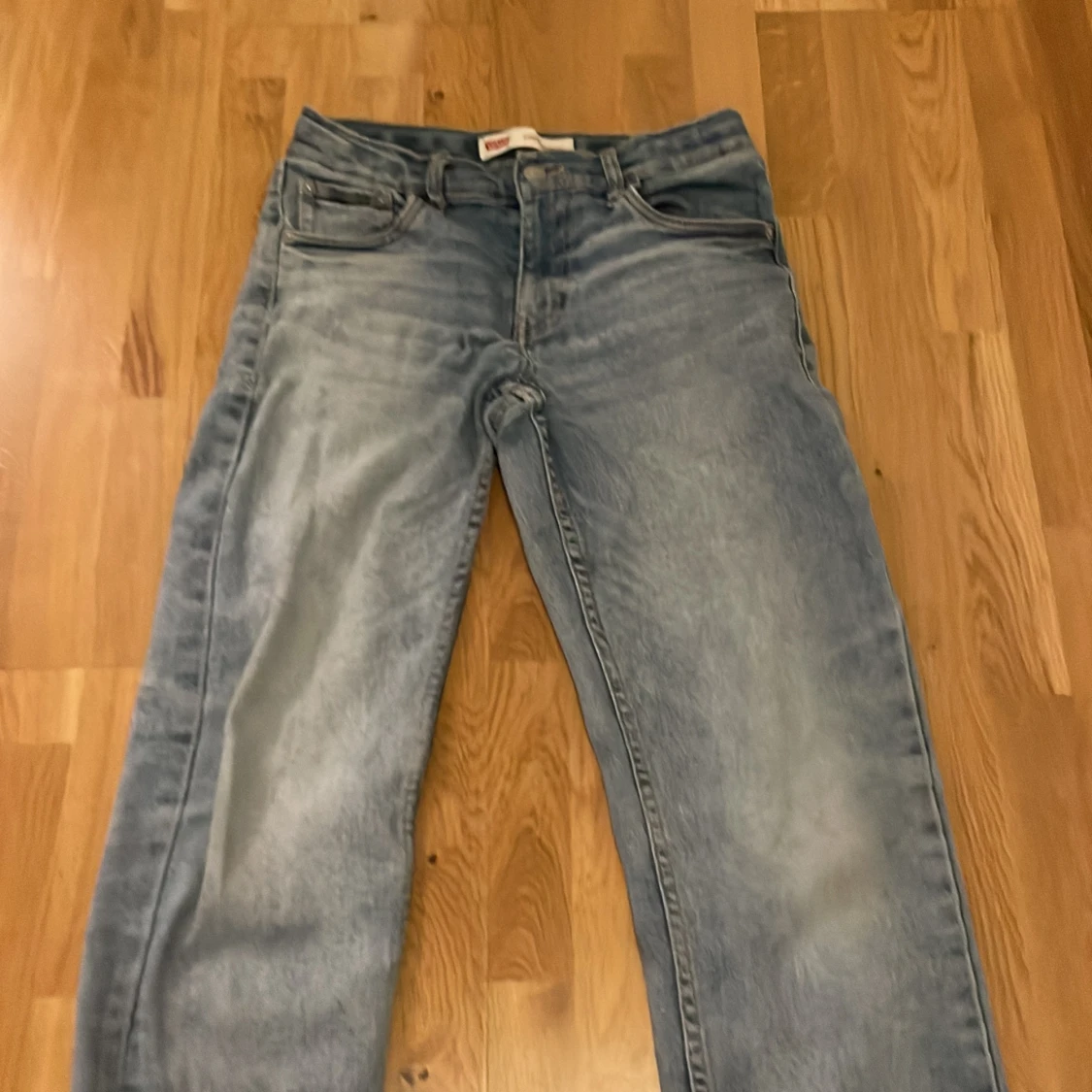 Levis jeans, lite slitna bra skick 158-164 storlek loose taper 