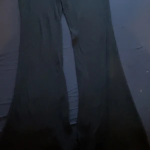 Byxor - Rensar gaderob 