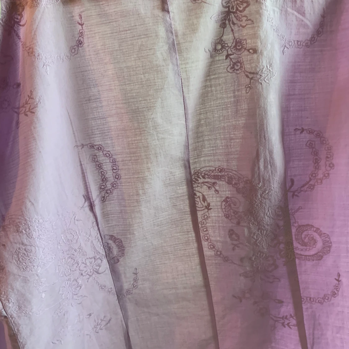 Broderad knyttröja  - 92