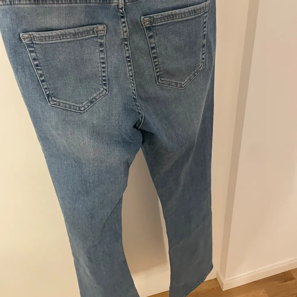 Stretchiga jeans från veromoda i storlek M. Jeans & Byxor.