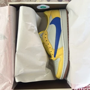 Travis jordan 1 - Nya jordan 1 low X Travis Scott från SNS Oanvända.  Kan mötas upp i södra stockholm