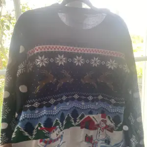 Jättefin jul tröja köpt i vintras. Använd en gång på julbordet men ej kommit till användning efter det. Därmed ny skick. 