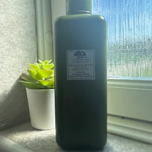 Origins Mega mushroom - Beskrivning av produkten finns i bilderna, helt oanvänd💕200ml Nypris 470kr, säljes för mer än 50% som nypris