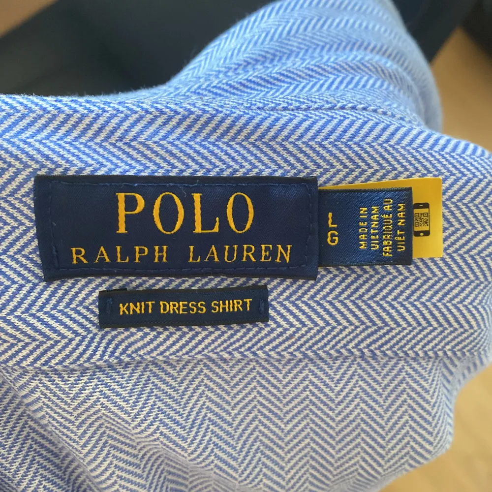 Riktigt fet skjorta från Ralph Lauren. Premium material som är otroligt skönt! Helt nyskick. Perfekt till sommaren! Nypris 2000kr. Äkta såklart. L men passar M. Dm med frågor eller funderingar🤝. Skjortor.