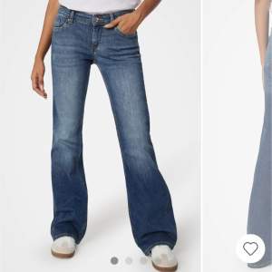low waist jeans som är mörka🥰💓 assnygga men har många så säljer av💞ordinarie pris 500kr