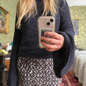 Kjol other stories - Supergullig kjol som är väldigt kort💓