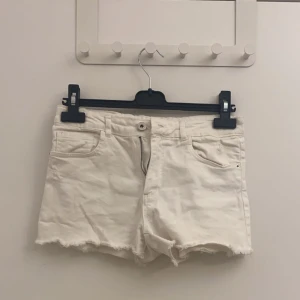 shorts - säljer dessa fina jeansshorts från zara kids då dom blivit för små och därav inte kommer till användning 