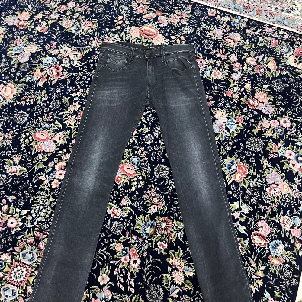 Säljer mina gamla jeans , svart , slim fit , Skick 9-10 , . Jeans & Byxor.