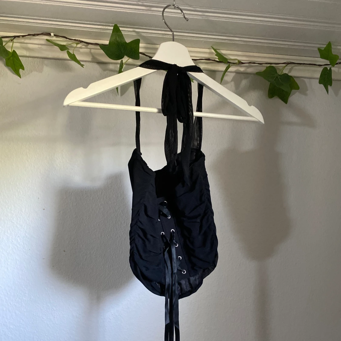 Svart korsett med halterneck  - 90