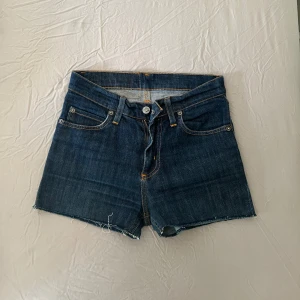 Jeansshorts  - Säljer då jag inte har någon användning av dem 💗De har inga defekter !