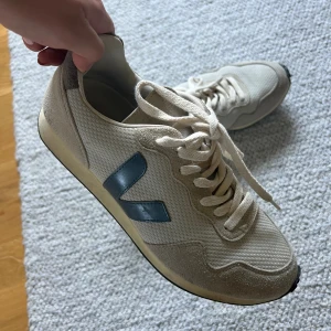 Veja sneakers  - Jättefina veja sneakers som knappt är använda. Storlek 40.🌸