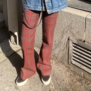 Kostymbyxor  - Säljer mina röda kostymbyxor i stl 38 