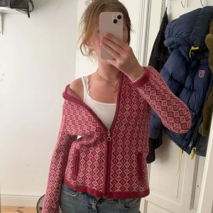 Tröja - En fin tröja från Jumperfabriken säljs då den inte kommer till användning nypris cirka 1700kr det gör att diskutera💕