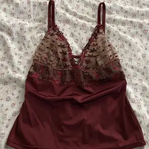 Super cute red / dark red top, size is an L but sits like an M. The chest is see through but the material is super soft and comfortable.