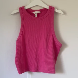 Rosa topp - Rosa topp som knappt är använd.