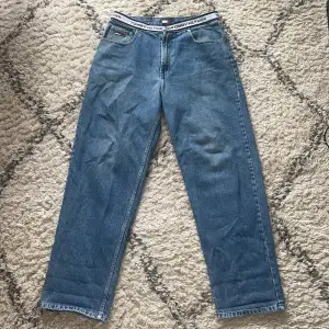Rikigt feta vintage Tommy jeans i storlek 34/34 