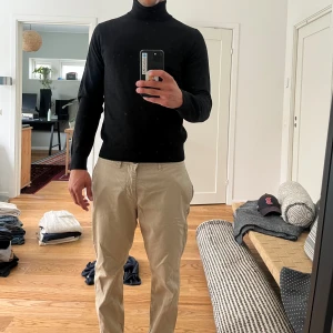 Turtle neck merino ull - Bra skick. Använd ca 3 gånger. Säljer den då jag inte använder den. Jag är 190 cm lång. Pris kan diskuteras 