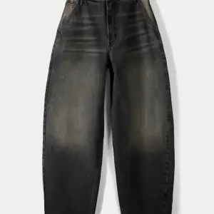 Faded effect jeans - jeans relaxed fit - dark grey Använd fåtalet gånger, bra skick och inga defekter Säljer pga fel storlek på mig Nypris: 399kr Köparen står för frakt 