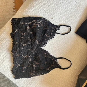 Topp - Festtopp i spets