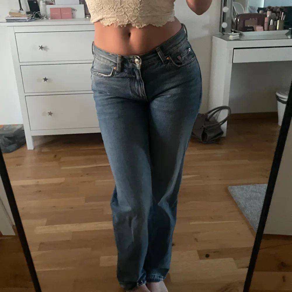 Superfina jeans från Gina Tricot! Nästan aldrig använda💓 . Jeans & Byxor.