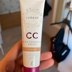 CC-Cream från Lumene - Helt ny och oanvänd CC-Cream från Lumene, säljs eftersom jag köpte fel färg 🩷 Nypris 179 kr 🩷