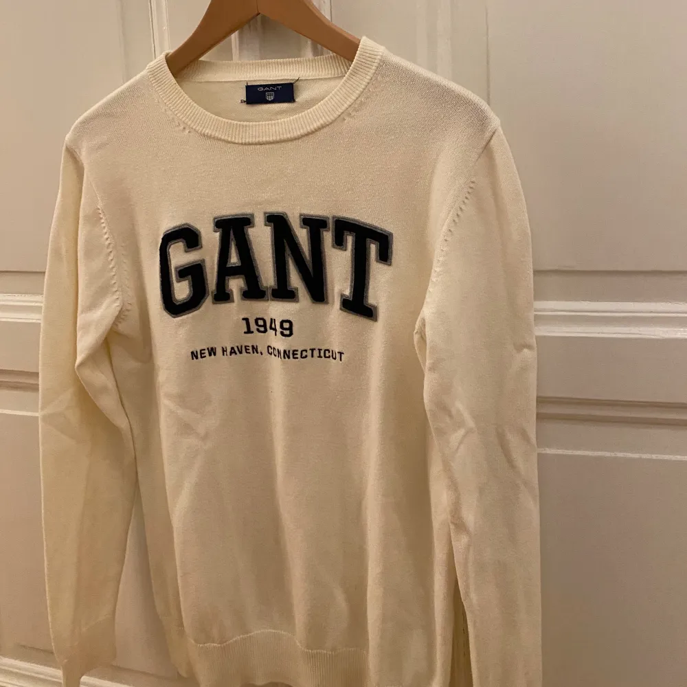 Fin Gant tröja i bra skick🙌. Använd ett fåtal gånger.😁 Säljes eftersom den inte passar längre👍 Pris går att diskuteras. Tröjor & Koftor.