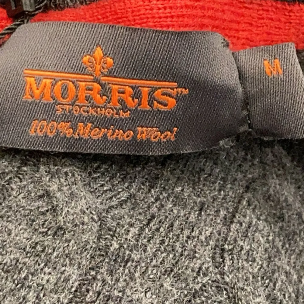 Säljer min Morris tröja då den ej passade mig|Storlek M men kan passa S|Skick:Som ny|Ny pris 1599kr|. Tröjor & Koftor.