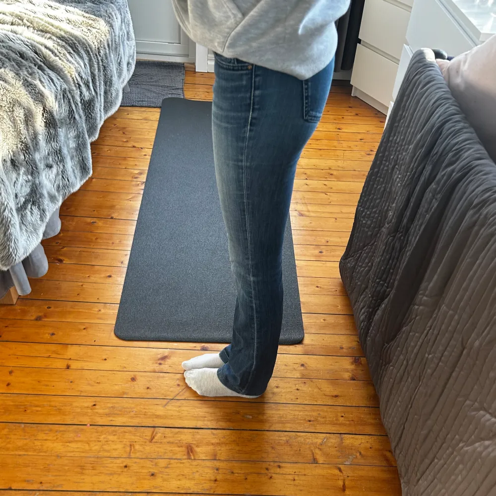 Bootcut jeans från Massimo dutti. Jättesköna och Nice färg! 💕. Jeans & Byxor.
