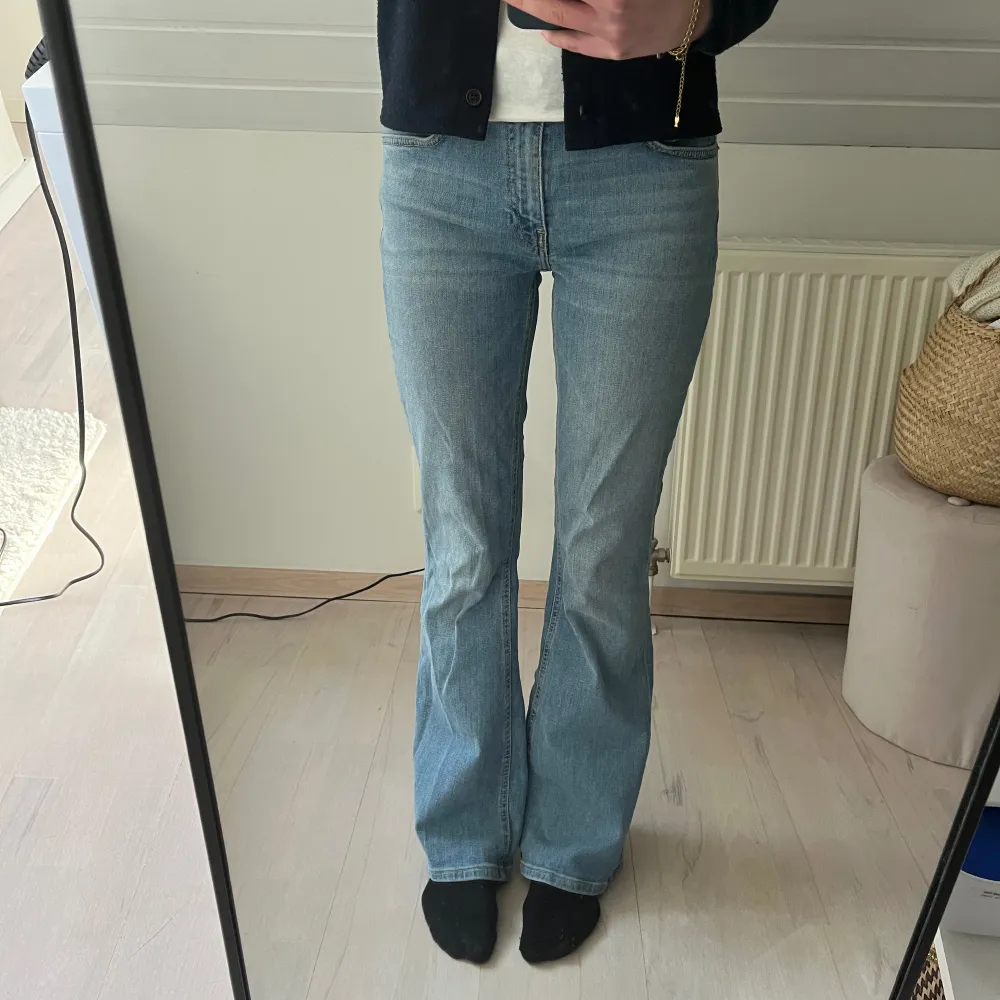 Super snygga ljusblå bootcut jeans i toppen skick. Använda endast fåtal gånger. Från lager 157, köpta för 400. . Jeans & Byxor.