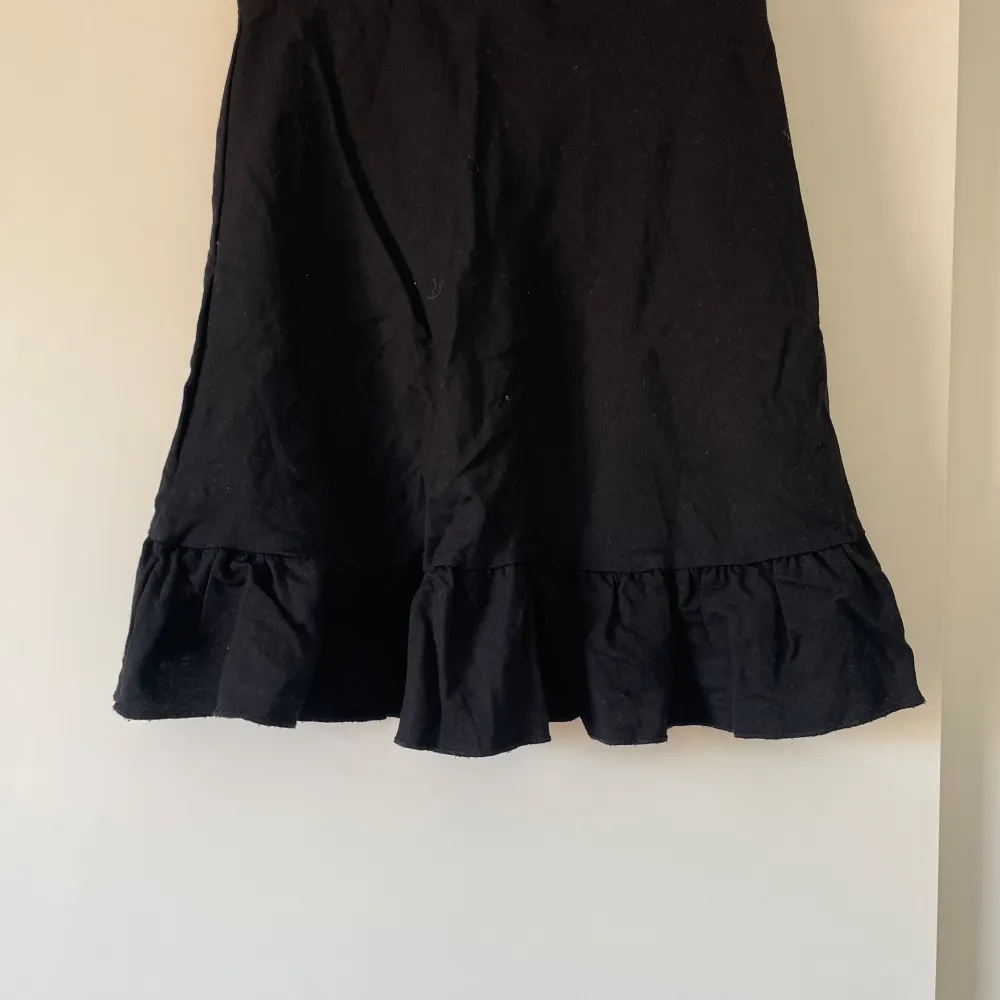 Säljer denna kjol ifrån Gina Tricot då den är för liten.. Kjolar.