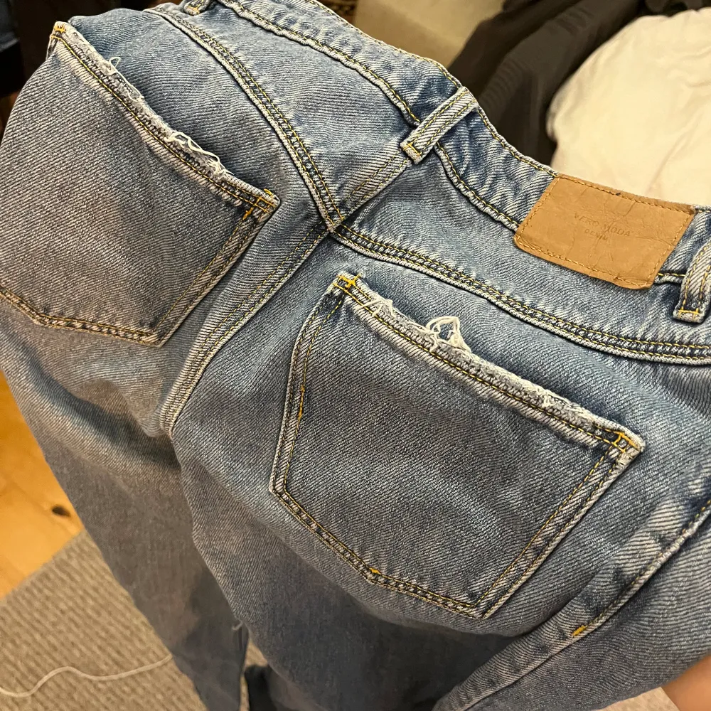 Snygga jeans från vero moda i toppen skick. Skriv för mått och fler bilder . Jeans & Byxor.