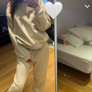 Begige set🤍 - Jätte fint begige set från Gina tricot🤍i väldigt fint skick, knappt använd 🤍(pris kan diskuteras)