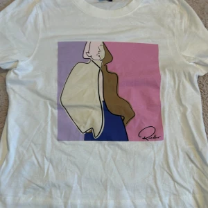 En t shirt  - En söt t shirt med tryck 