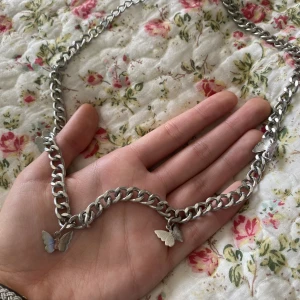 Halsband, kedja och choker - Tre pack, kan köpa separat också. Pris för packet: 70kr. (Inte äkta)