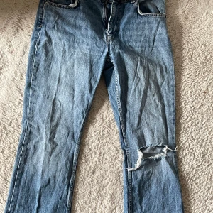  bootcut jeans  - Säljer dom här snygg jeansen från Gina Tricot.   Har bara tagit på mig dom en gång helt nya 💓💓💓