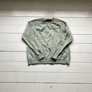 Stickad tröja  - Är i bra skick, storlek Small. Lite mint grön i färgen. Säljer för att jag inte använder den nå mer.💗