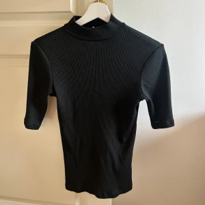 Tröja - Ribbad topp/tröja